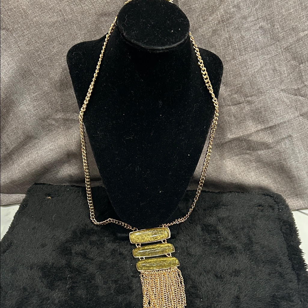 Mia Gold Necklace With Chain Tassel With Matching Earrings 14$